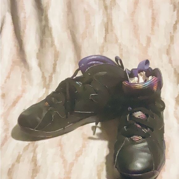 KIDS AIR JORDANS RETRO BLACK/MULTICOLOR SIZE 3! - Picture 2 of 3